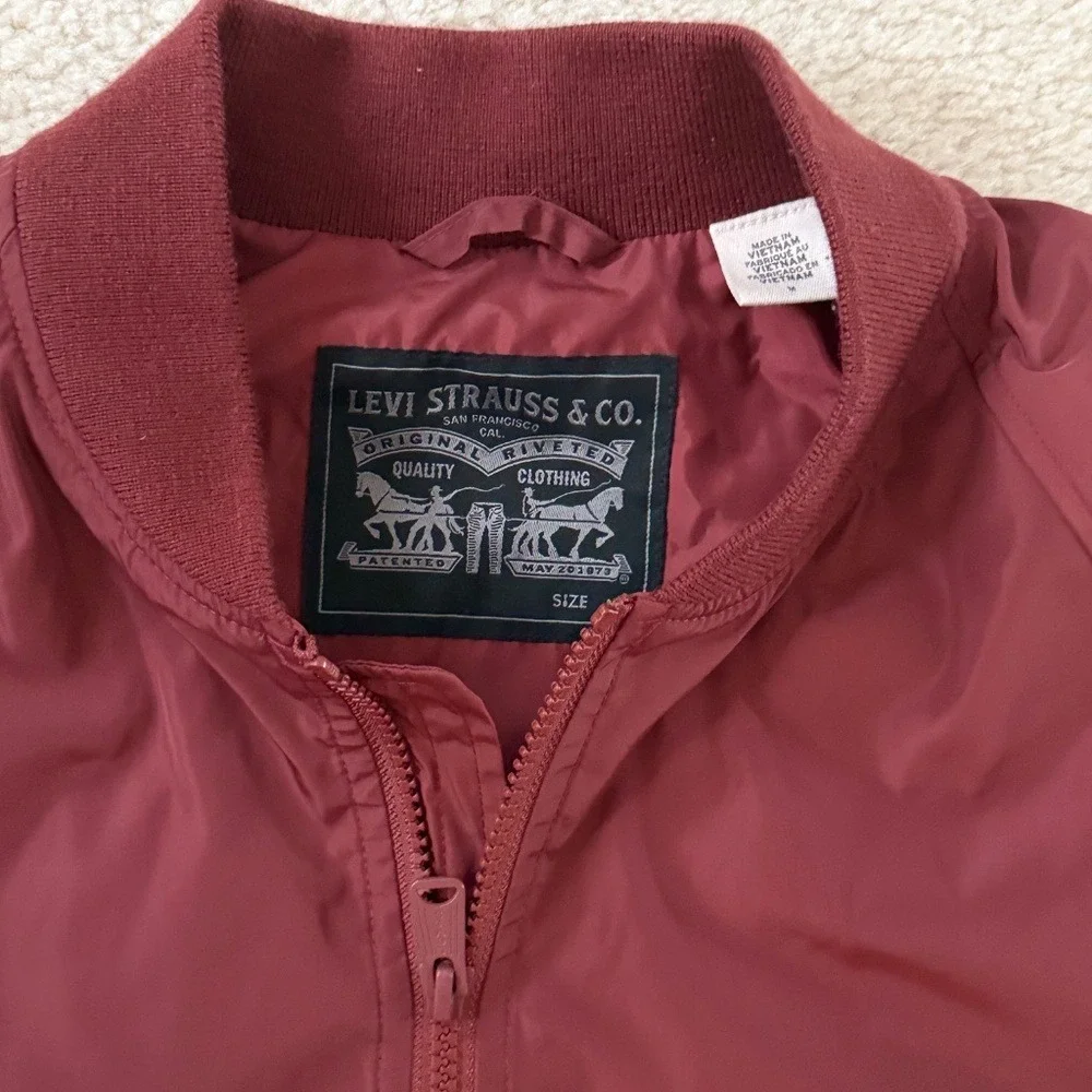 Levis‎ Mens Lightweight Bomber Jacket Burgundy Red Size M Full Zip Raglan Sleeve